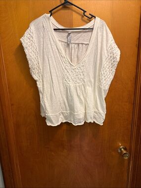 torrid White Textured V-Neck Knit Tunic